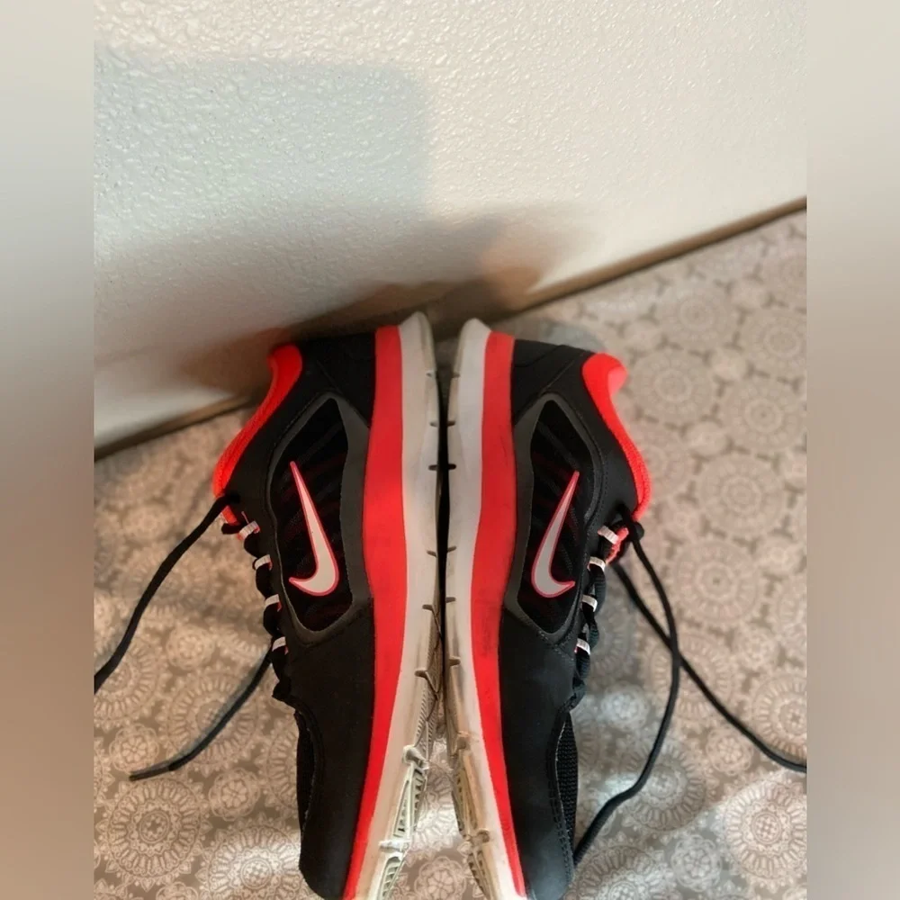 Nike~Flex Trainer 4~Black/Crimson~Running~Gym~Training Athletic Shoe~Size 9.5